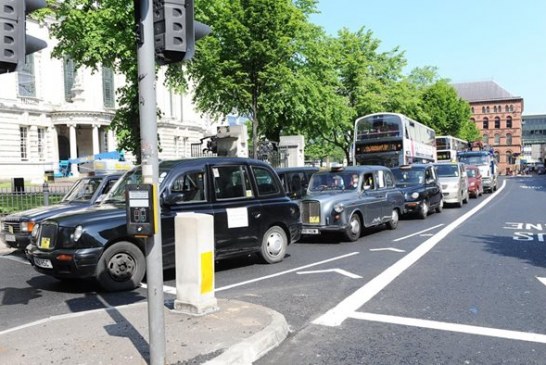 Od maja wchodzą w życie zmiany zasad zamawiania taksówek w Belfaście