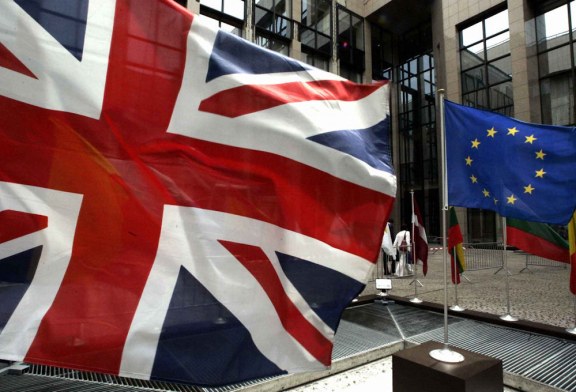 Brexit – Czy Wielka Brytania powinna zostać w Unii Europejskiej, czy ją opuścić ?